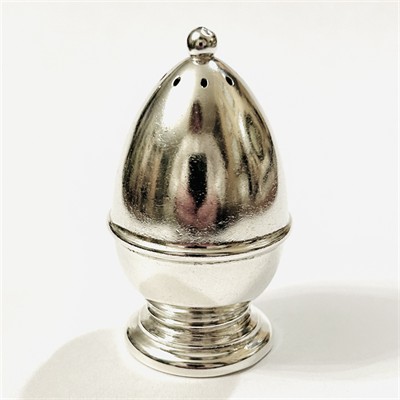 Stříbrná starožitná slánka - Webster Co.