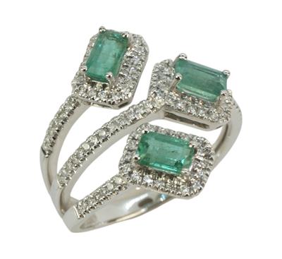 Zlatý prsten se smaragdy a brilianty