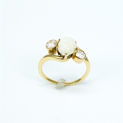 Briliantový prsten s opálem