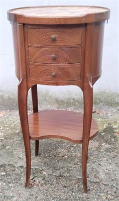 Stoleček s mramorem