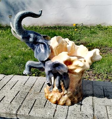 Porcelánová váza sloni