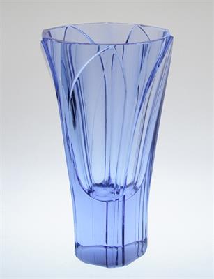 Broušená váza alexandritové sklo LISTY Jiřina PASTRKOVÁ ŽBS