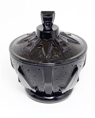 Dóza z hyalitového skla s kubizujícím dekorem