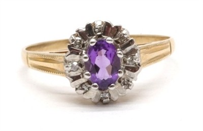 Zlatý prsten s diamanty a ametystem