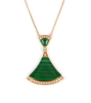 Zlatý náhrdelník s malachity a brilianty