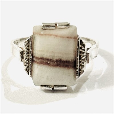 Stříbrný art-deco prsten s vřídlovcem