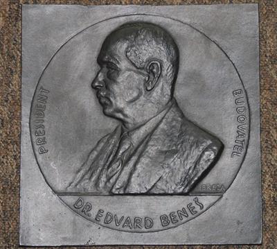 Portrét Eduarda Beneše - Rudolf Březa, bronz 26x26 cm