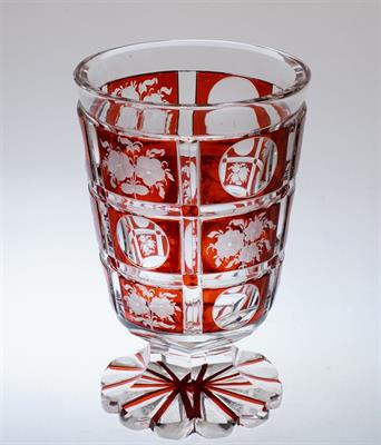 Sklenice ryté medailony rubínová lazura, období Biedermeier