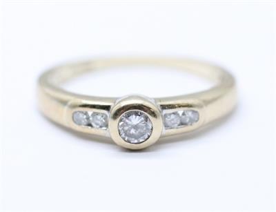 Zlatý prsten s diamanty