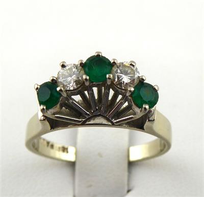 Zlatý prsten se smaragdy a diamanty - 0,30 ct
