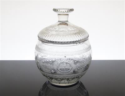 Zednářské motivy - skleněná dóza s rytinami z 19. století