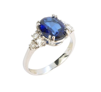 Briliantový prsten se safíem