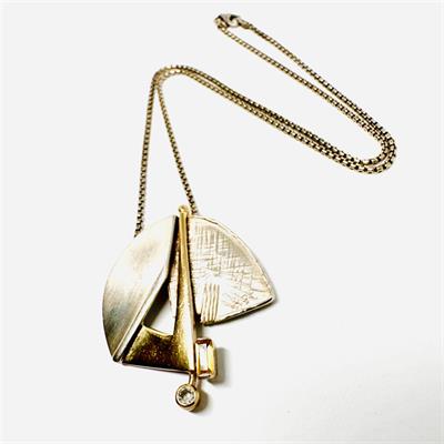 Originální stříbrný náhrdelník s citrínem