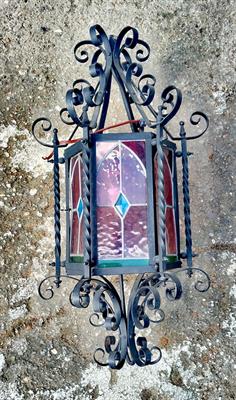 Kovaná lucerna s vitráží