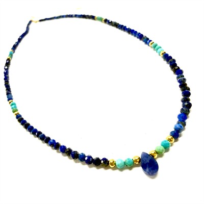 Jemný náhrdelník z lápisů lazuli a chalcedonů
