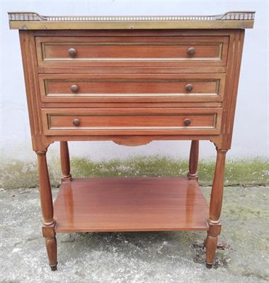 Stoleček s mramorovou deskou