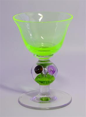 RARITA Sklenice s kalichem z uranového skla a mini těžítkem