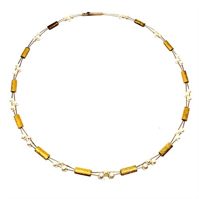 Originální pozlacený stříbrný náhrdelník s perlami