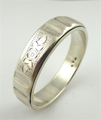 Stříbrný kruhový náramek s gravírováním