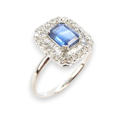 Zlatý prsten se safírem a brilianty