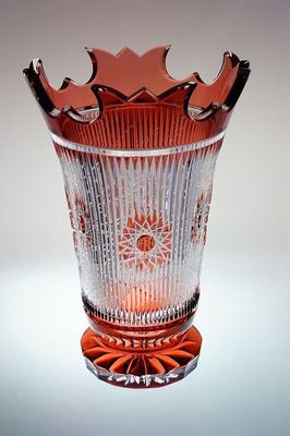 Fantastická luxusní váza, rubínové probrušované sklo