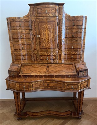 Barokní intarzovaný sekretář, tzv. tabernákl