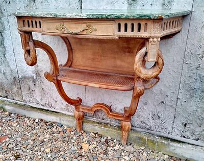 Konzolový stolek s mramorem