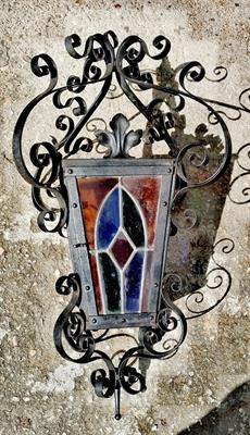 Kovaná lucerna s vitráží