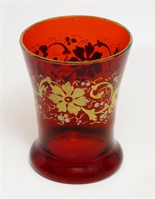 Rubínová biedermeier sklenice - zlaté květy a arabesky