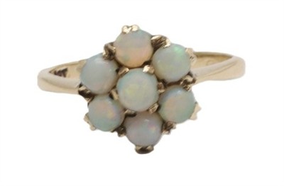 Zlatý prsten s opály