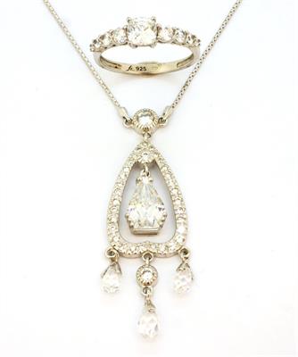 Stříbrný náhrdelník a prsten