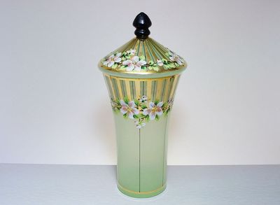 Secesní malovaná dóza, květinový dekor - smalt