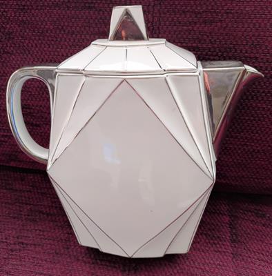 Dvě kubizující konvice