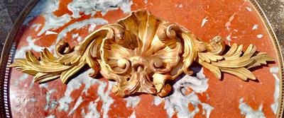 Zlacená dřevořezba