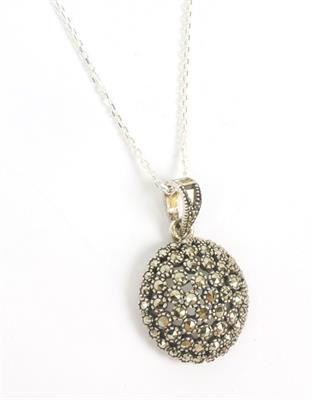 Stříbrný náhrdelník s markazity