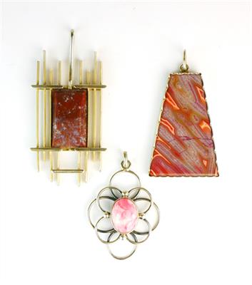 Konvolut - tři stříbrné přívěsky