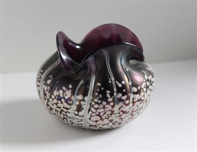 Váza s tvarovaným okrajem, Lötz