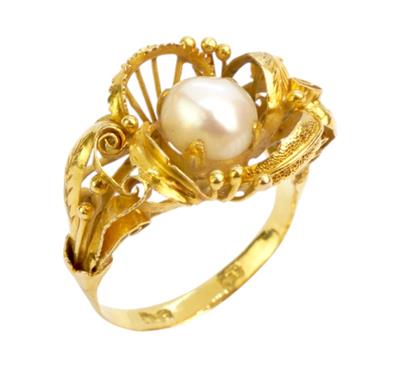 Zlatý prsten s perlou