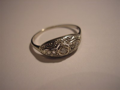 Zlatý art-deco prsten s diamanty