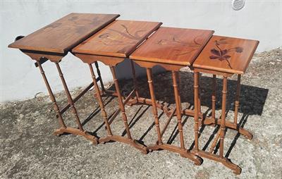 Intarzovanné hnízdové stolky