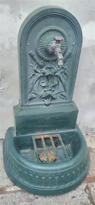 Litinové zahradní pítko