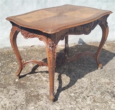 Pseudo rokokový stůl