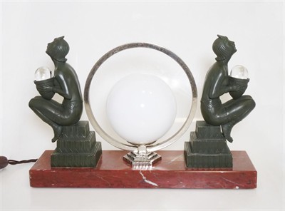 Art deco figurální stolní lampa