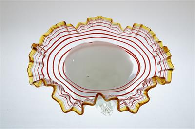 Secesní mísa s opálovým jádrem a ovíjená rubínovou nití