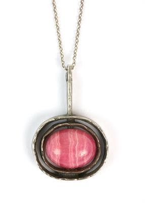 Stříbrný náhrdelník s rodonitem