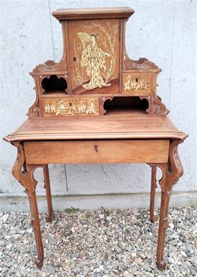 Psací čínský stůl