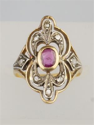 Zlatý prsten s rubínem a diamanty