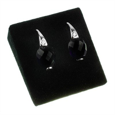 Zlaté náušnice s ametysty a brilianty.