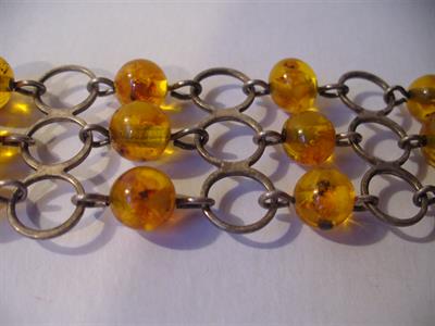 STŘÍBRNÝ  NÁRAMEK  S  JANTAROVÝMI  KULIČKAMI