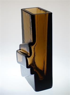 Váza z topasového skla plastický reliéf Václav HANUŠ, Desná